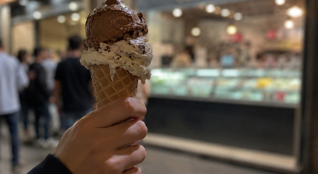 Casoria, mangia un gelato e muore a 16 anni: disposta l’autopsia