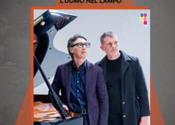 Venerdì 8 maggio, al Teatro Bolivar, arriva la coppia Paolo Jannacci e Stefano Massini con “L’Uomo nel lampo”