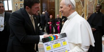 Papa Leone ad Acerra: su TV2000 il doc “Primitivamente” di Nuzzo sulla terra dei fuochi