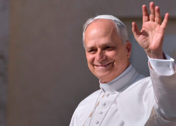 Il Papa ad Acerra nella Terra dei Fuochi: “Sono qui per raccogliere le vostre lacrime”
