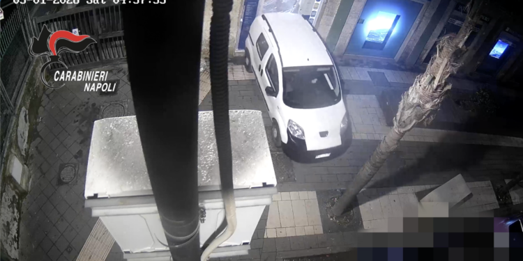 VIDEO-Caivano: 70 tra rapine e furti, i soldi ottenuti ostentati sui social. Dieci persone fermate dai carabinieri