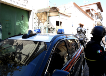 Blitz antidroga a Napoli, 14 misure cautelari: smantellato gruppo legato al clan Di Lauro