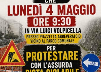 Ponticelli, protesta contro la pista ciclabile in via Volpicella: cittadini e commercianti in piazza