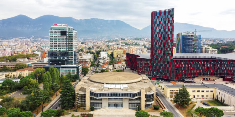 Viaggio low cost: cosa fare e vedere a Tirana in estate 