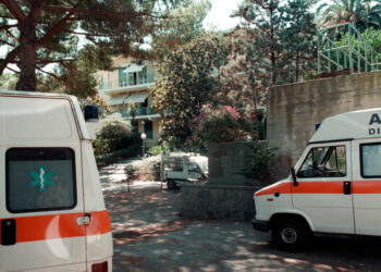 Donna aggredita dal padre a Ischia: lascia la rianimazione, ma resta grave