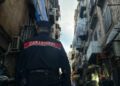 Napoli, 12enne accoltellato dal padre nel rione Sanità: colpito due volte al polmone davanti alle sorelle