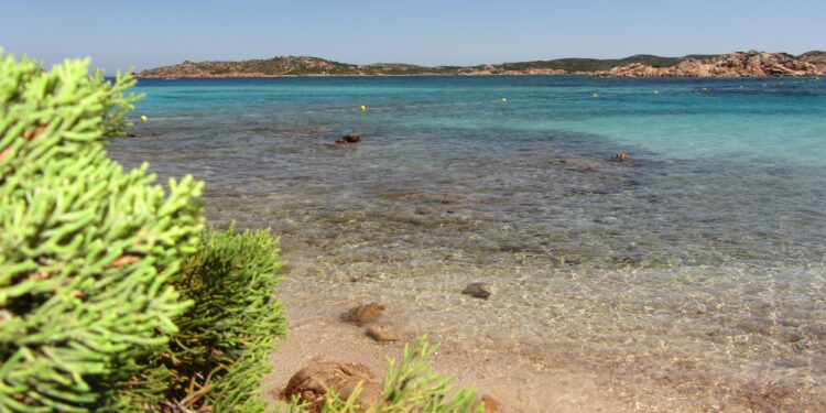 Isola di La Maddalena: le cale più belle da visitare 