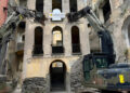 Demolito Palazzo Fienga, ex roccaforte del clan Gionta: al suo posto un parco della legalità