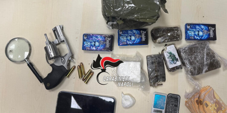 Pistola e droga affidate a una bambina di 13 anni per sfuggire ai controlli: arrestato un 51enne