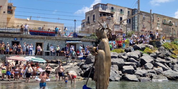 San Giovanni da aMare, torna la storica processione a mare del Santo Patrono