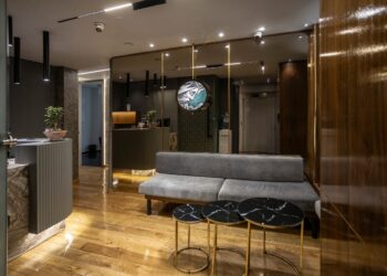 Cronos Dental Clinic e il Nuovo Standard del Turismo Dentale in Albania: Perché Sempre Più Italiani Attraversano l’Adriatico per Curarsi i Denti
