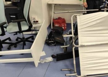 Infermieri aggrediti e tentativo di strappare la pistola a una guardia giurata: caos al pronto soccorso di Ponticelli