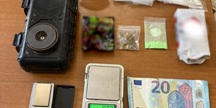 Ponticelli, droga nascosta in casa: arrestato 23enne durante i controlli della Polizia