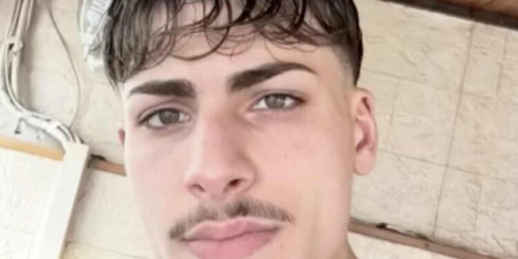 Lorenzo Spasiano, chi era il 21enne ucciso sotto casa a Miano