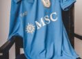 Il Napoli celebra i suoi 100 anni: svelata la maglia del Centenario, un anno di eventi tra storia e futuro