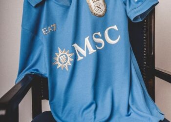 Il Napoli celebra i suoi 100 anni: svelata la maglia del Centenario, un anno di eventi tra storia e futuro