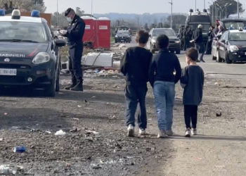 Giugliano, controlli nei campi Rom: tutti i moduli rubavano corrente