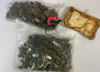 Napoli, marijuana nella shopper e hashish nascosto nel frigorifero: arrestata una 64enne al Vomero