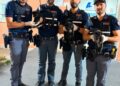 Tre cucciole salvate dalla Polizia a Napoli: erano senza acqua né cibo in un’area dismessa
