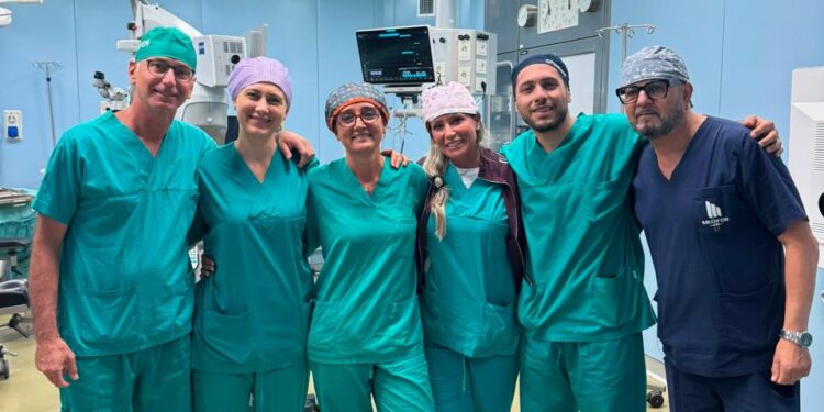 Al Monaldi impiantato per la prima volta in Campania un serbatoio che rilascia il farmaco nell’occhio