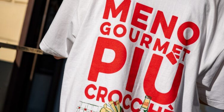 Birra Moretti porta a Napoli le sue iconiche t-shirt