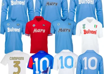Tutte le maglie del Napoli nella storia: un secolo di azzurro tra vittorie, campioni e rivoluzioni
