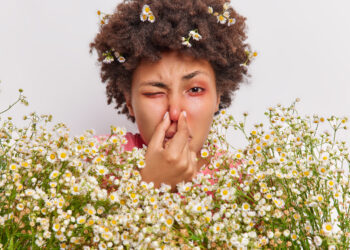 Rinite allergica e stanchezza cronica: perché non basta dormire 8 ore per recuperare energia 