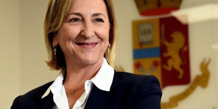 Olimpia Abbate è la prima donna alla guida della Questura di Salerno