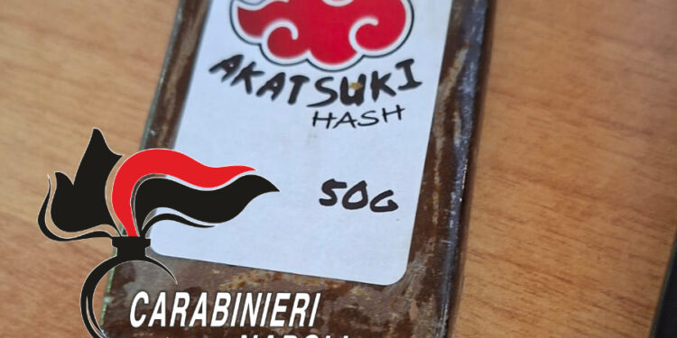 Giugliano, Varcaturo: «Naruto» arriva anche tra i panetti di hashish. Arrestata coppia di pusher
