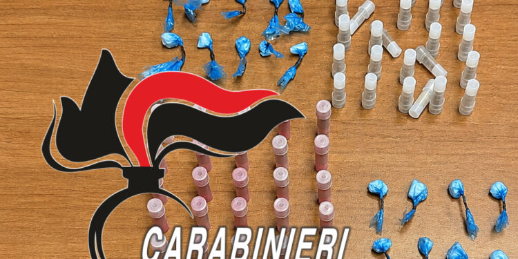 Napoli, blitz dei carabinieri tra Scampia e Secondigliano: sequestrate 252 dosi di droga