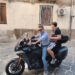 Virale la storia del professore che ha salvato un ragazzo dalla strada con un giro in moto