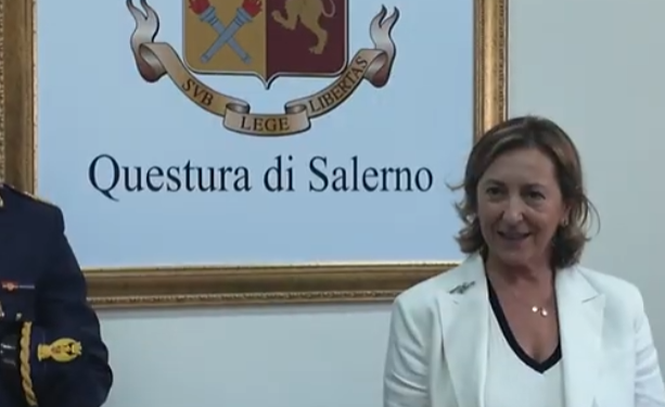 Olimpia Abbate alla guida della Questura di Salerno: quando una donna entra nei luoghi del potere, il cambiamento diventa visibile