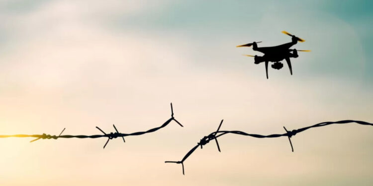Drone tenta di consegnare hashish in carcere, gli agenti sequestrano la droga: sventato il rifornimento