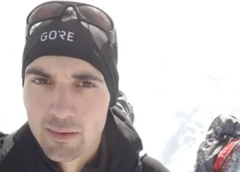 Presta soccorso a una sconosciuta, l’ex lo scambia per il rivale in amore e lo investe: morto 36enne