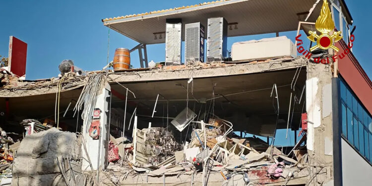 Crollo edificio a Messina, recuperato il terzo corpo: sono ancora tre i dispersi sotto le macerie