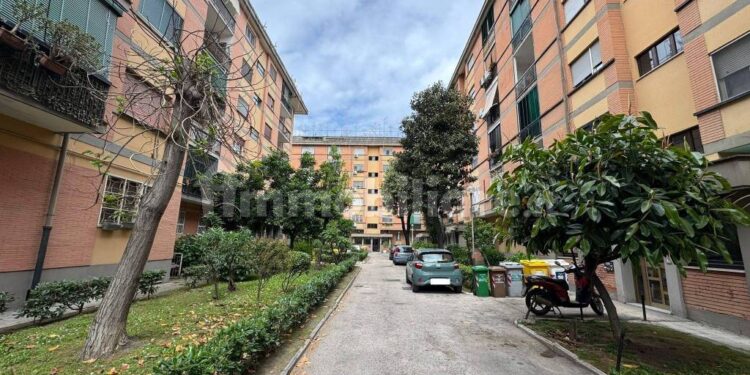 Ponticelli, donna di 58 anni trovata morta in casa: indagini in corso