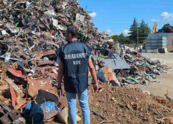 Scampia, azienda abusiva di rifiuti: sequestrati 115 metri cubi di rifiuti speciali
