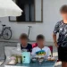 Vendono limonata per comprare un motorino, ma un passante li segnala: tre ragazzini fermati dalla polizia locale