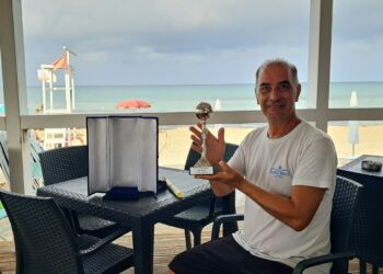 Premio Fratelli del Mare 2026, riconoscimento per il proprietario di un lido di Gallipoli che salvò tre turisti