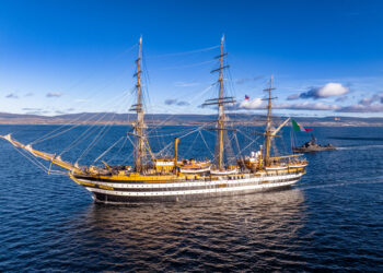 Amerigo Vespucci torna a Napoli: il veliero più famoso d’Italia incontra l’America’s Cup