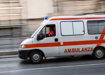 Napoli: investe una studentessa di 24 anni e fugge, poi si costituisce