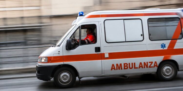 Napoli: investe una studentessa di 24 anni e fugge, poi si costituisce