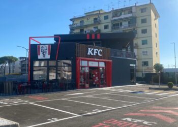 KFC apre a Casoria: nuovo ristorante con Drive e 30 posti di lavoro