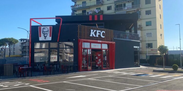 KFC apre a Casoria: nuovo ristorante con Drive e 30 posti di lavoro