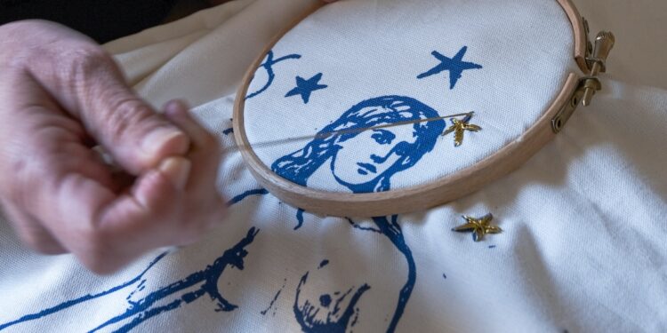 Nel giardino del Biancomangiare, Francesca Marconi restituisce un archivio di voci e immagini dei Quartieri Spagnoli