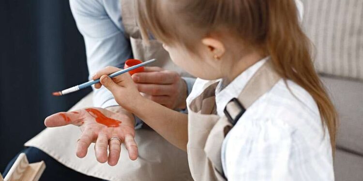 Napoli, le ASACOM denunciano: «Tagliate del 50% le ore di assistenza agli alunni con disabilità»