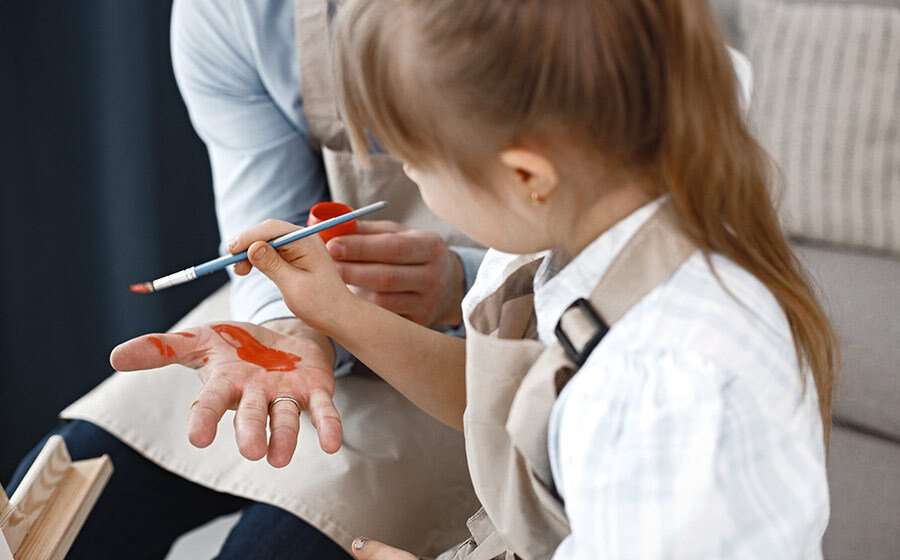 Napoli, le ASACOM denunciano: «Tagliate del 50% le ore di assistenza agli alunni con disabilità»