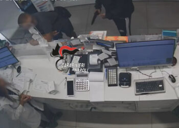 Barra, rapina in farmacia: il tatuaggio incastra il 46enne. Decisivo il coraggio della farmacista