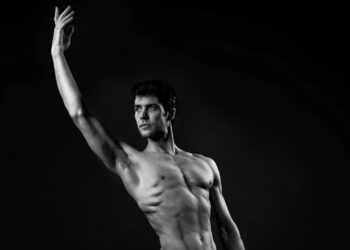 Roberto Bolle e Carolyn Smith testimonial di Human Faces: a Napoli la mostra per sensibilizzare sulle malattie oncologiche