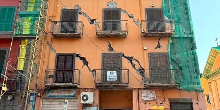 Campi Flegrei, gli architetti: «Serve vaccinazione edilizia diffusa»